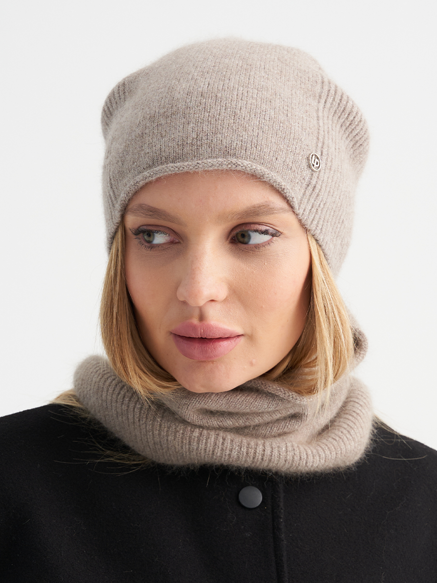 Камелия шапка енот бежевый темный