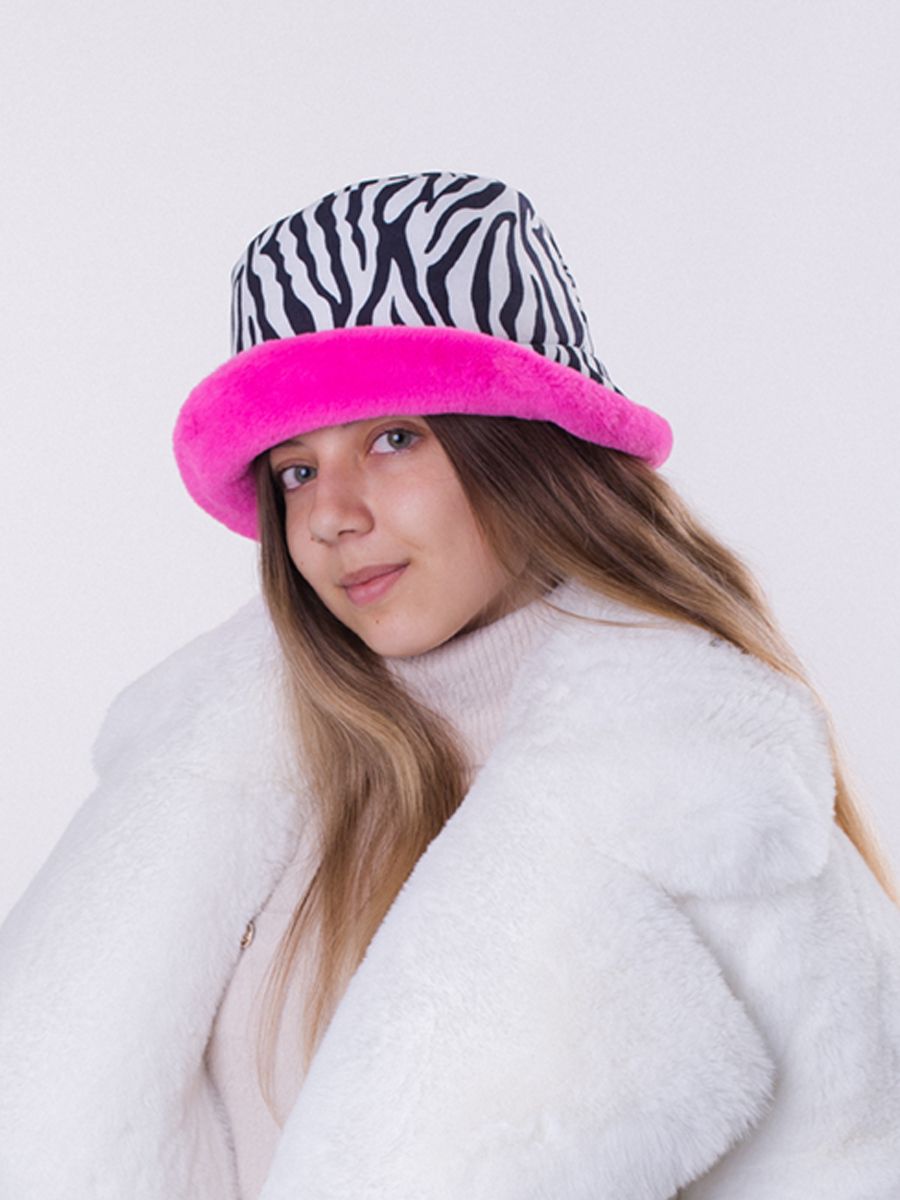 Кира шляпка трикотаж зебра на утепл.п. бело - черный + экомех рекс фуксия р-р 54-55