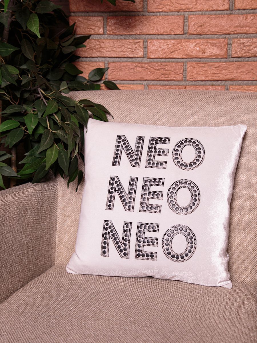 1302 NEO подушка бархатный лепесток белый