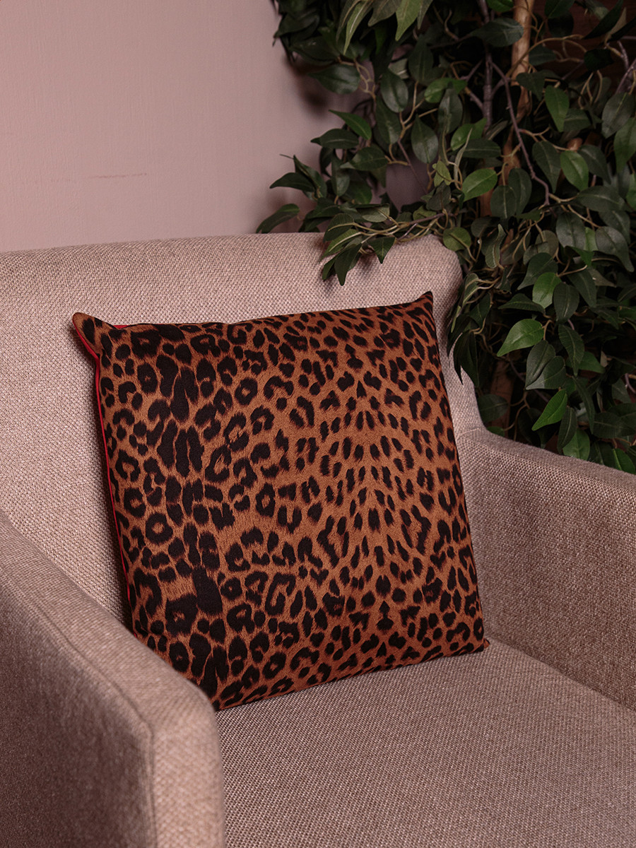 Дуэт подушка трикотаж леопард бронзовый + экозамша красный