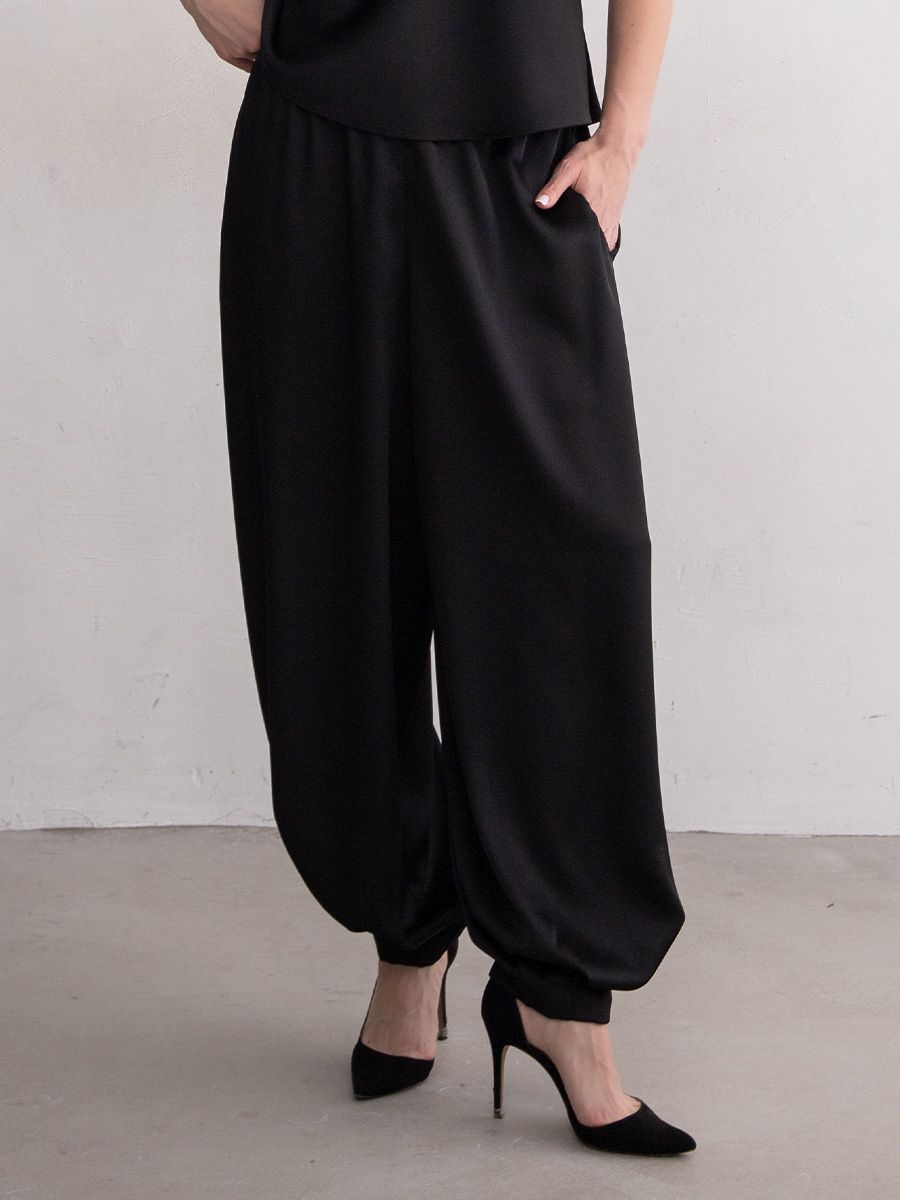 Камила брюки аладдины атлас черный р-р 46-48