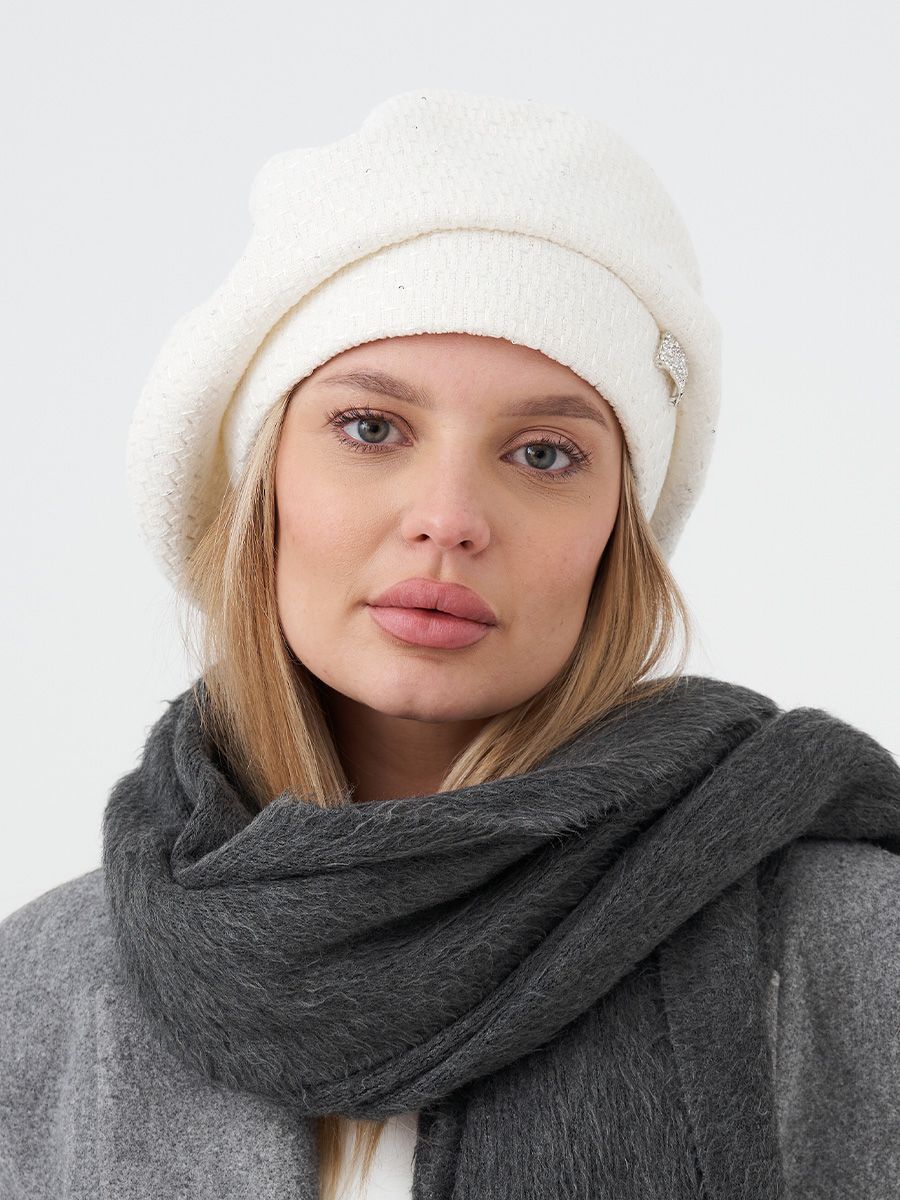 Елизавета берет ткань Шанель пайетки на тр.п. молочный