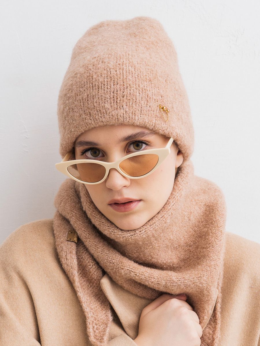 Роза шапка вязка букле пудровый