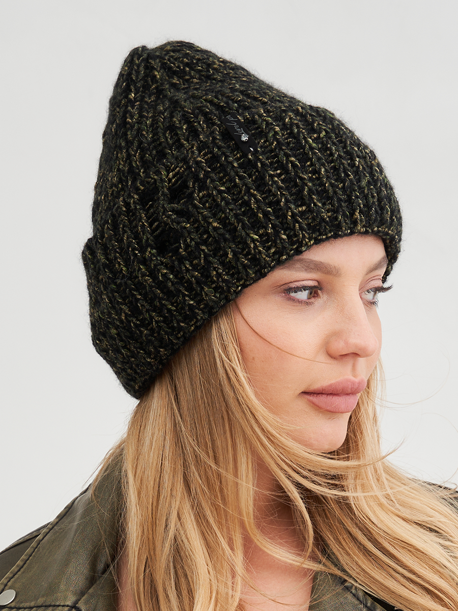 Ольга шапка teseo на фл.п. зеленый + енот черный